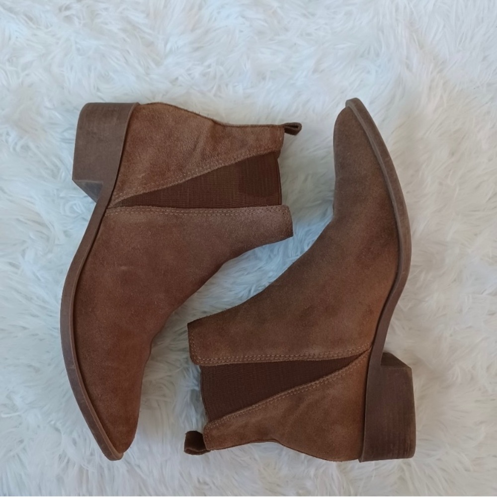 Steve Madden Jerry Pointed Toe Chelsea Boots in Cognac